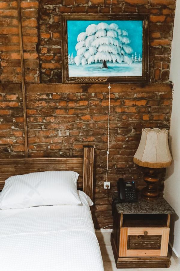Hotel Verdzi Кутаиси Екстериор снимка