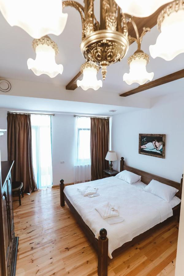 Hotel Verdzi Кутаиси Екстериор снимка