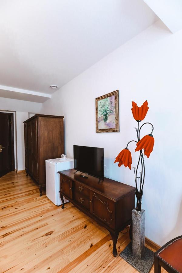 Hotel Verdzi Кутаиси Екстериор снимка