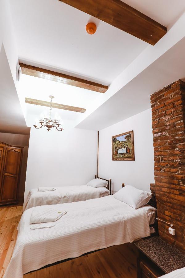 Hotel Verdzi Кутаиси Екстериор снимка