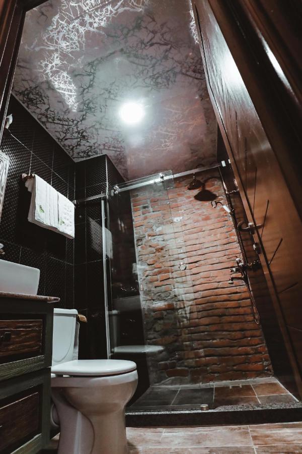 Hotel Verdzi Кутаиси Екстериор снимка